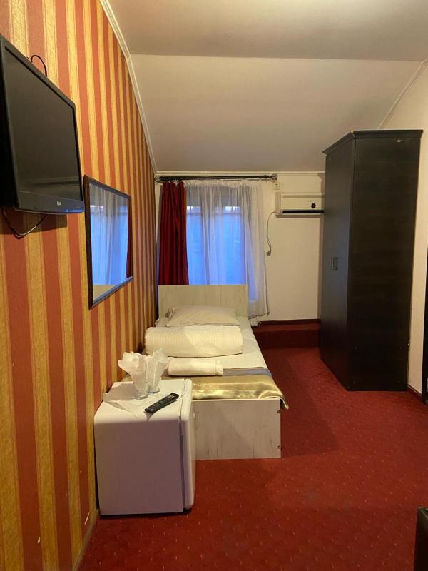 Twin Room with Shower image 2