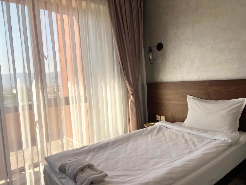 Single Room with Terrace image 1