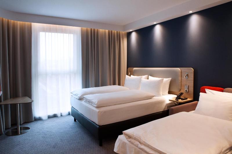 Holiday Inn Express Dusseldorf Airport By IHG - image 1