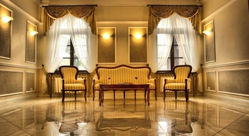Family Room image 1