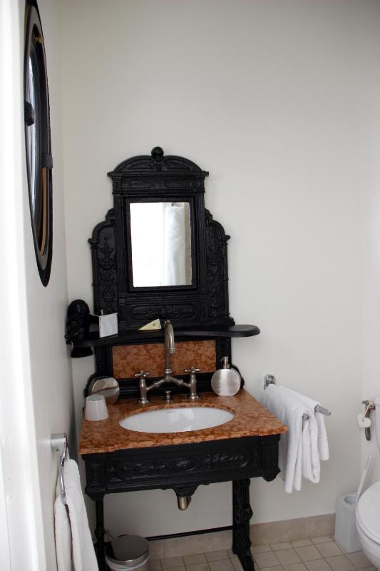Classic Double Room image 3