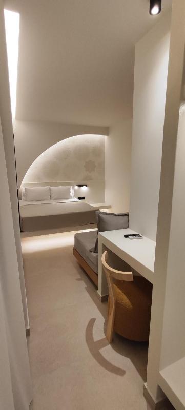 Deluxe Triple Room with Sea View image 3