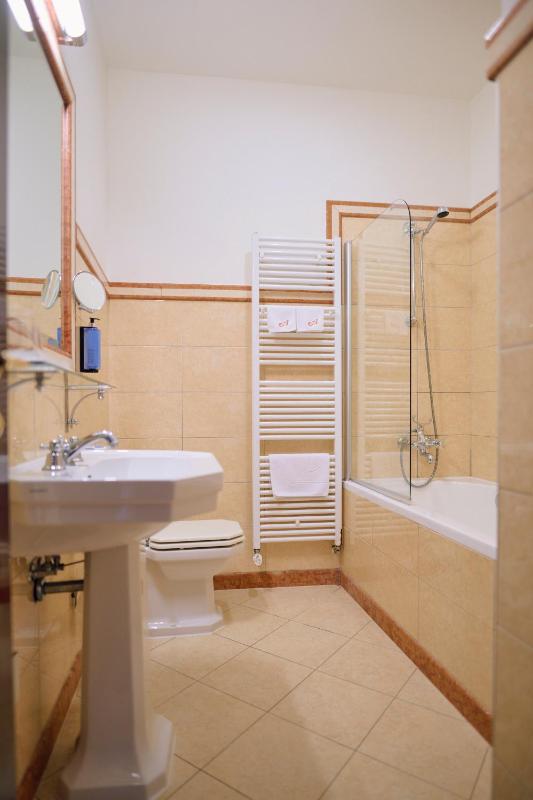  Deluxe Double Room with Sea View and Balcony image 2