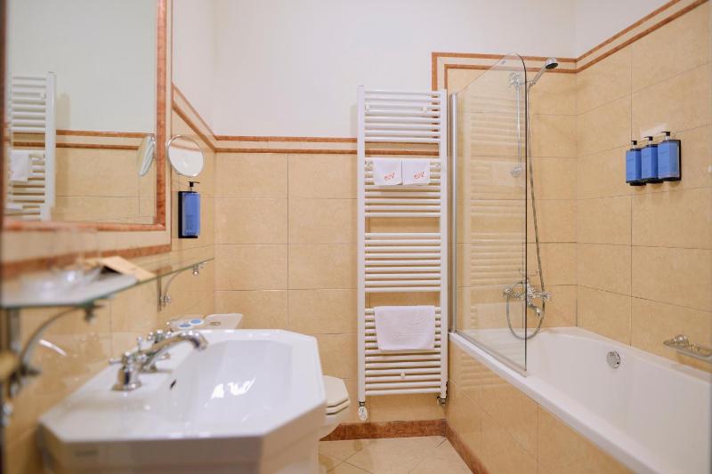  Deluxe Double Room with Sea View and Balcony image 3