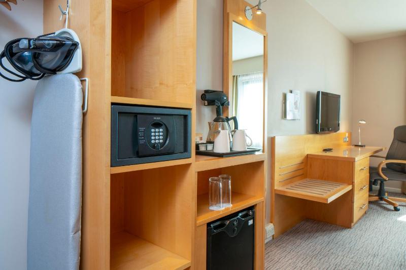 Standard Double Room with Two Double Beds image 3