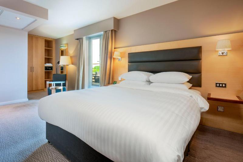 Standard Queen Room image 3