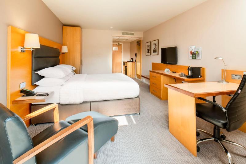 Premium King Room with Balcony and Canal View image 3