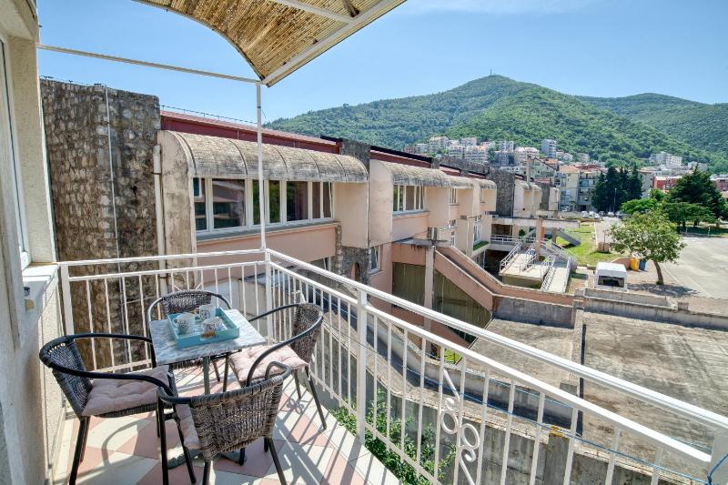 One-Bedroom Apartment with Balcony image 3