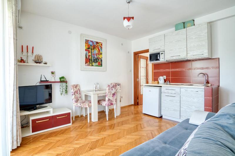 Standard Apartment with Balcony and Terrace image 1