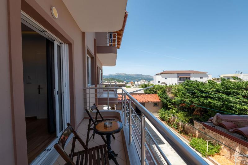 Deluxe Villa image 3