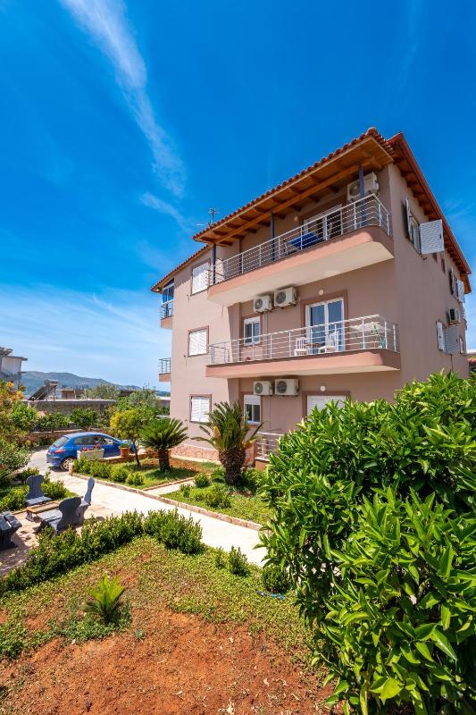 Deluxe Villa image 3