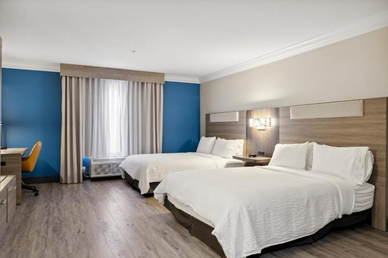 Queen Room with Two Queen Beds - Mobility Access Tub/Non-Smoking image 3