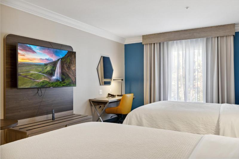 Standard Room with Two Queen Beds image 2