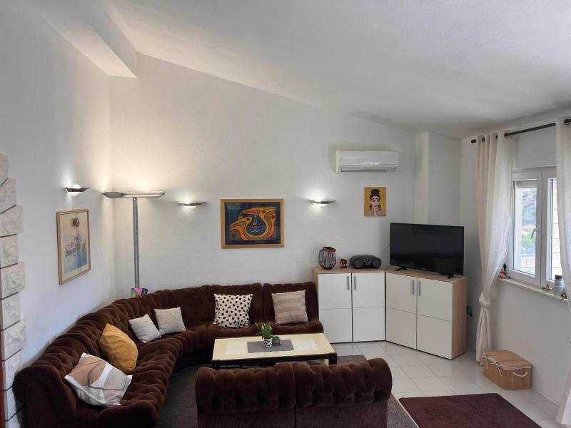 Apartments by the sea Splitska Brac - 23366 - image 8