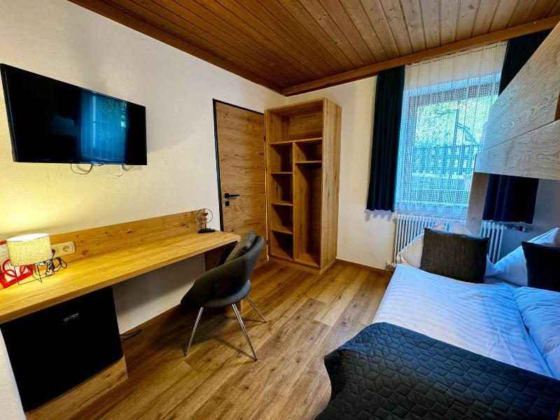 Budget Double Room image 2