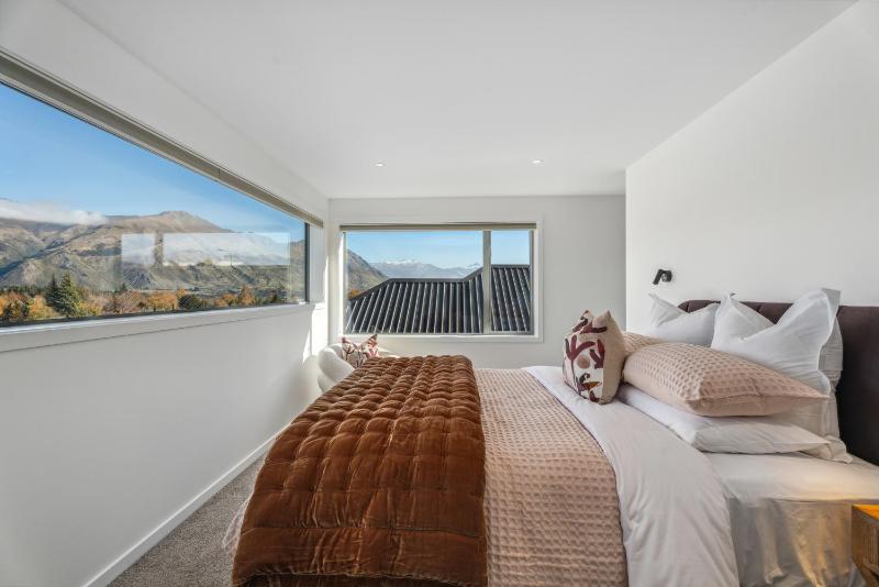 Clearview Vista - Wanaka Holiday Home - image 47