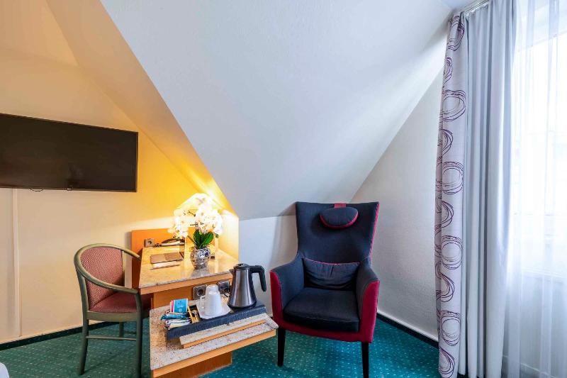 Comfort Single Room with Single Bed and Courtyard View image 4