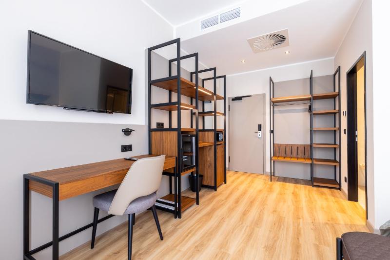 Superior Comfort Double Room/annex building image 2