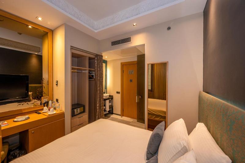 Standard Single Room image 3