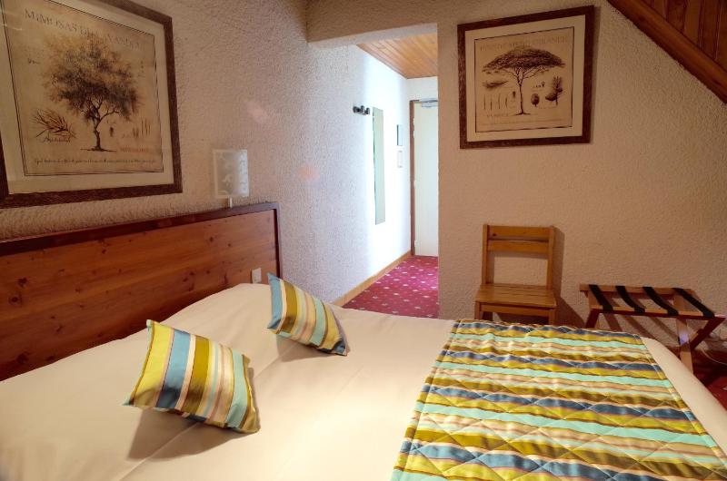 Classic Double Room - Lake Side image 2