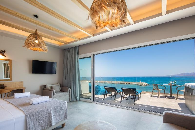 Skipper Beachfront Suites - image 20