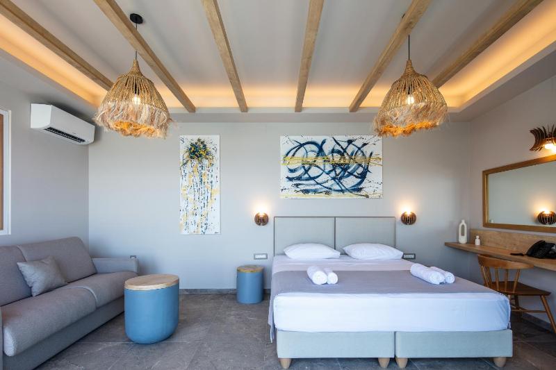 Skipper Beachfront Suites - image 14