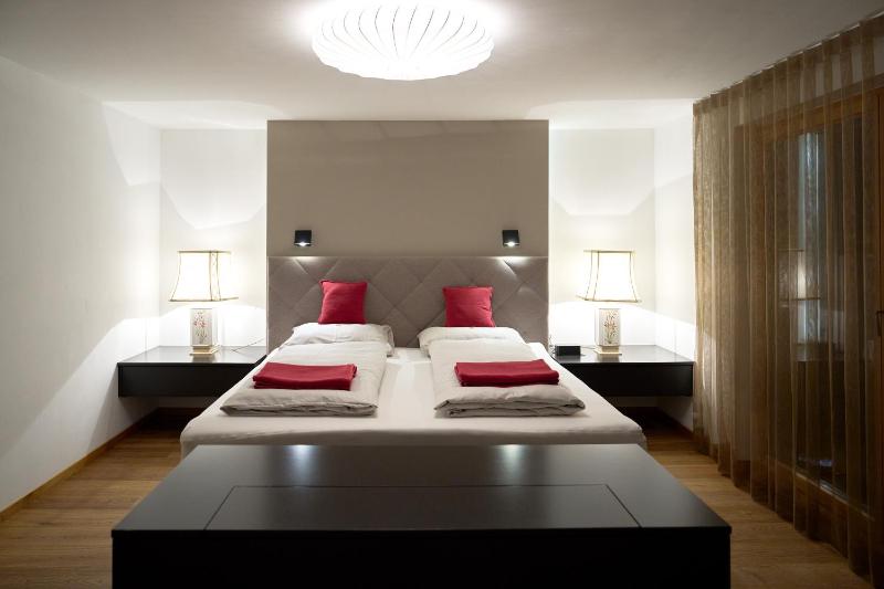 Executive Suite image 3