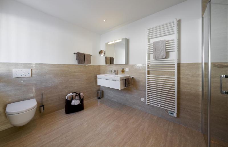 Deluxe Double Room with Balcony image 4