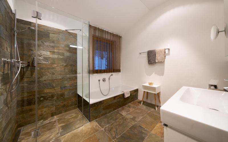 One-Bedroom Apartment image 3