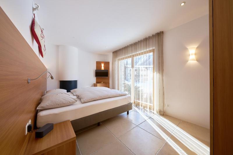 Three-Bedroom Apartment with Balcony and Terrace image 4