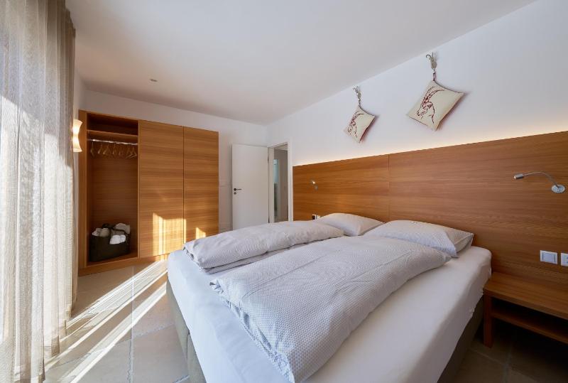 Three-Bedroom Apartment with Balcony and Terrace image 3