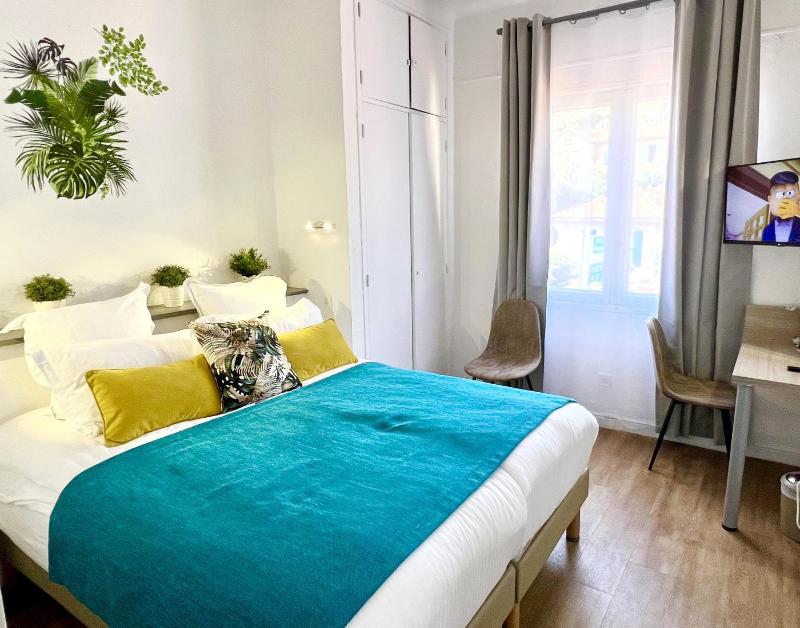 Small Double Room image 1