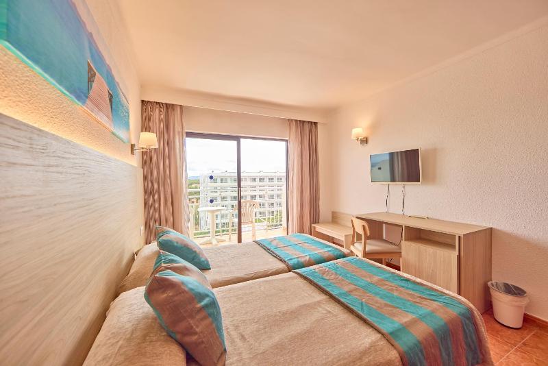 Twin Room image 1