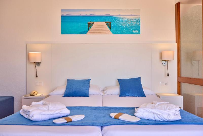 Superior Twin Room image 1