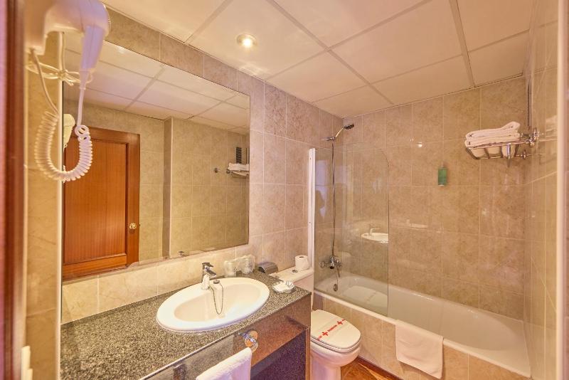 Double Room with Sea View image 2