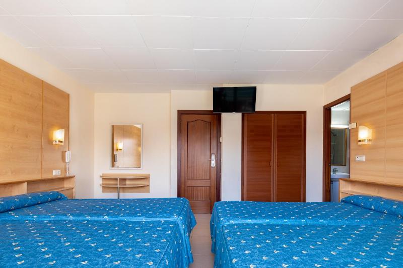 Double Room with Extra Bed (3 Adults) image 1