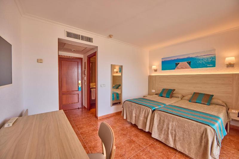 Double Room with Sea View image 3