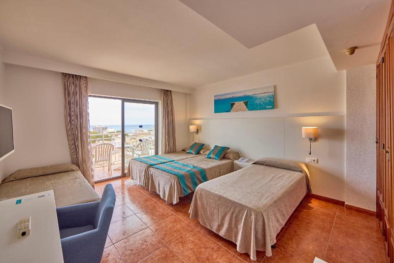 Standard Quadruple Room image 1