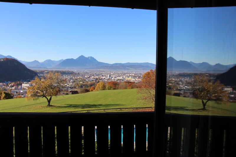 Deluxe Double Room with Balcony image 4