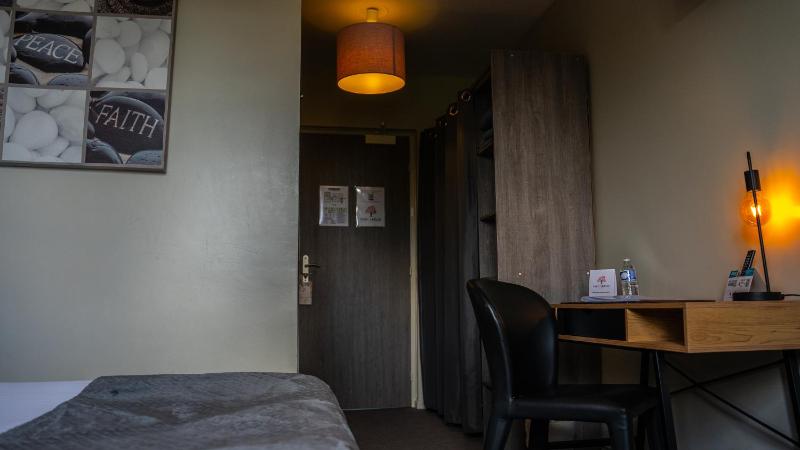 Double Room image 4