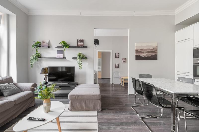 TopCentral Apartment by Cavaland Images