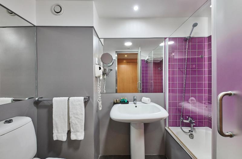 Standard Twin Room with Sea View image 3