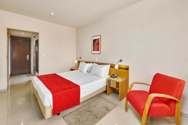 Economy Twin Room image 2