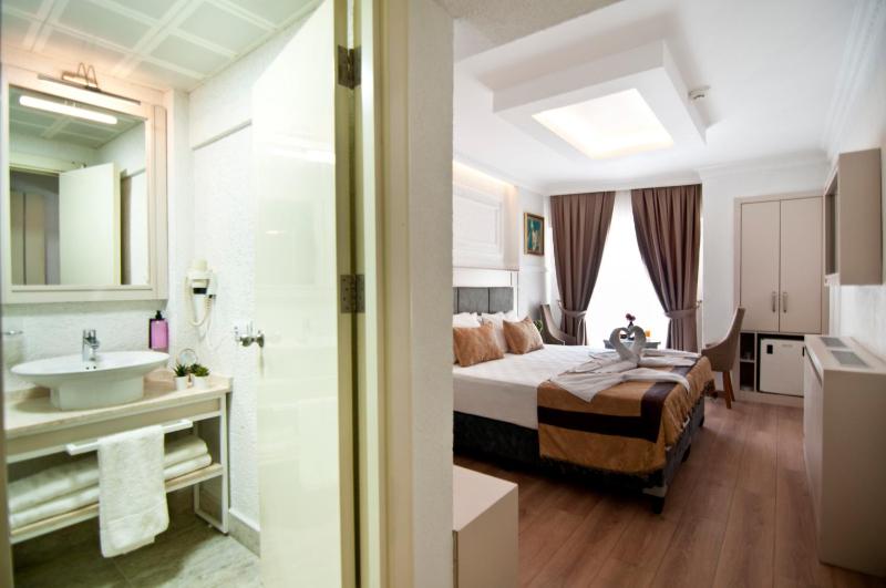 Royce Hotel - image 7