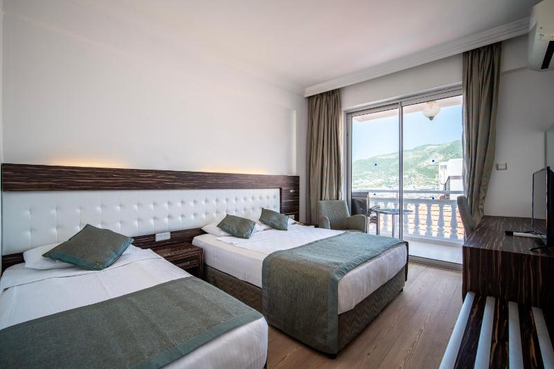 Standard Triple Room image 4