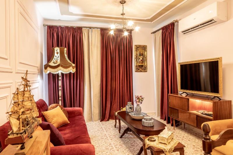 Castle Holiday Apartments - image 8