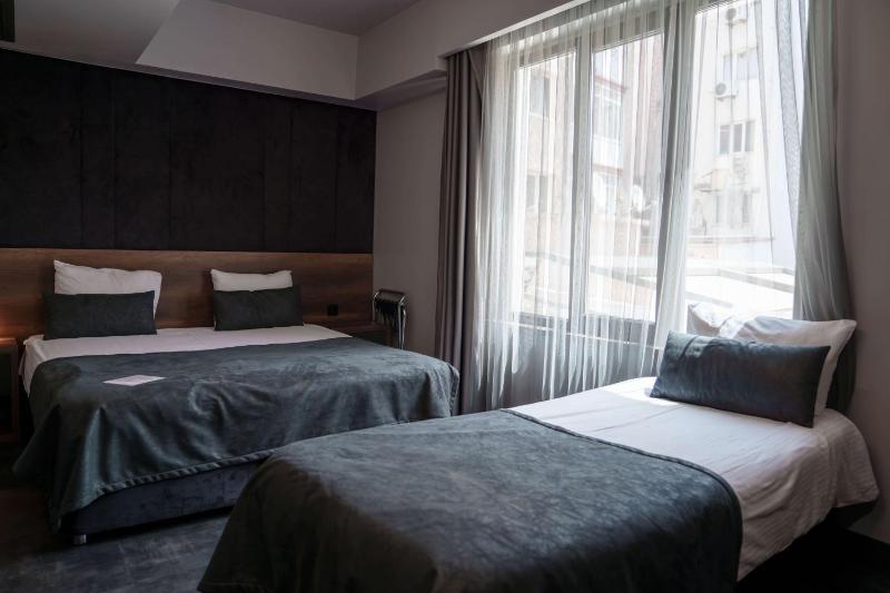 Standard Triple Room image 1