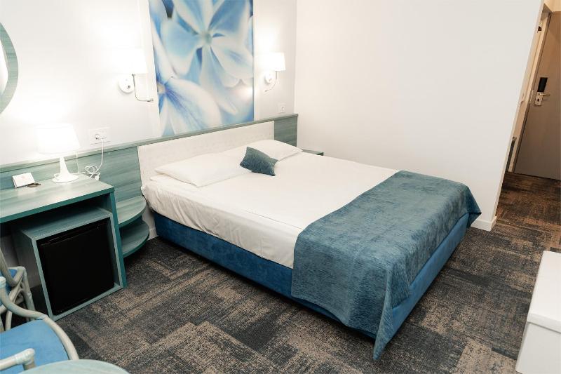 Standard Double Room image 3