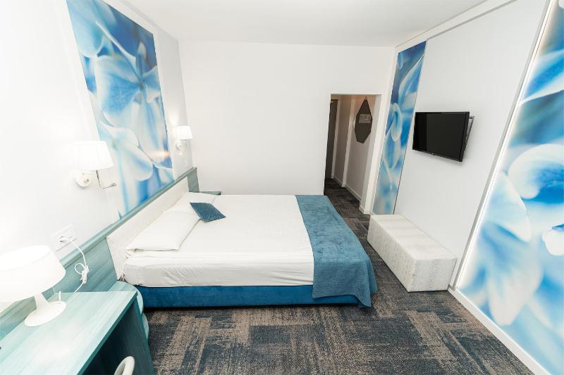 Standard Double Room image 4