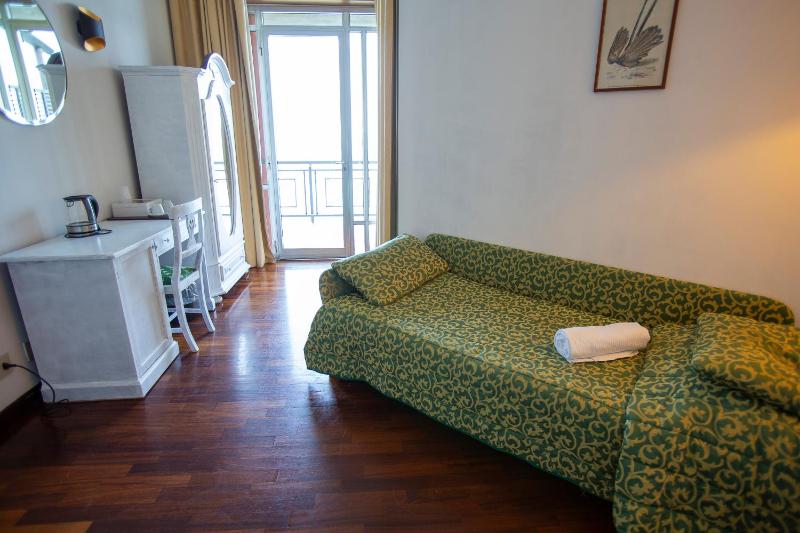 Suite with Hot Tub image 2